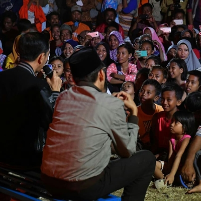 7 Potret kegiatan Presiden Jokowi di tenda pengungsian Gempa Lombok