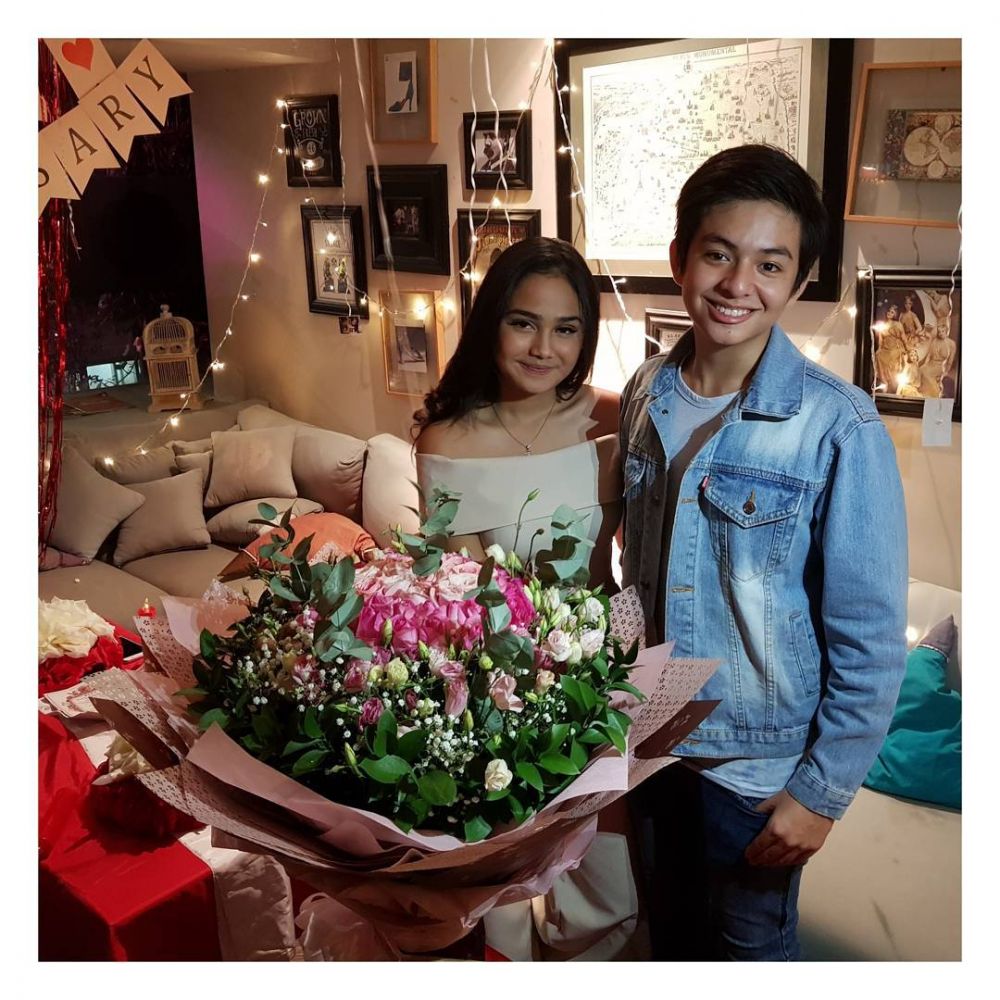 Gaya dinner 5 pasang seleb rayakan anniversary pacaran, romantis abis