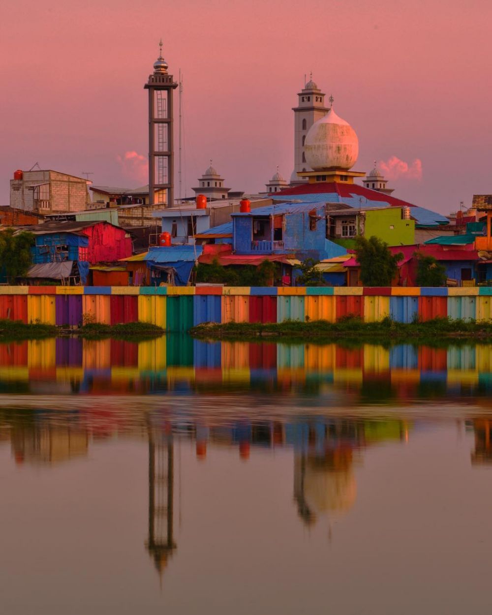 10 Potret menakjubkan kampung warna-warni di Danau Sunter