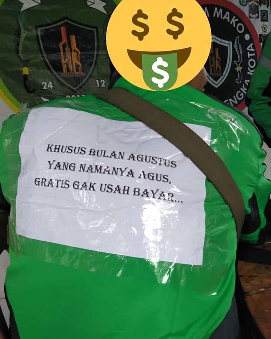 12 Tulisan kocak di jaket driver ojol ini bikin penumpang terhibur