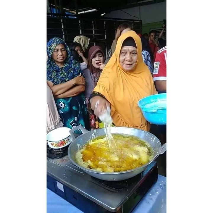 7 Potret totalitas emak-emak di keseharian, bikin ketawa gimana gitu