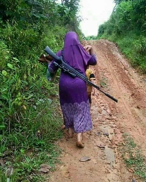 7 Potret totalitas emak-emak di keseharian, bikin ketawa gimana gitu