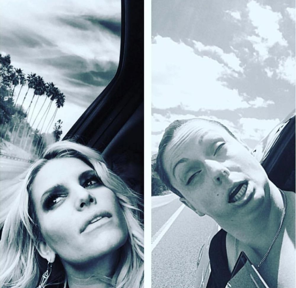 Perempuan ini parodikan 10 gaya selebgram, hasilnya bikin tergelak