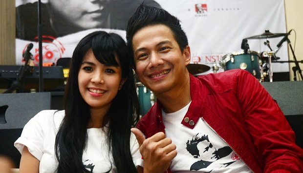Digugat cerai, begini 10 momen kemesraan Delon dan Yeslin Wang