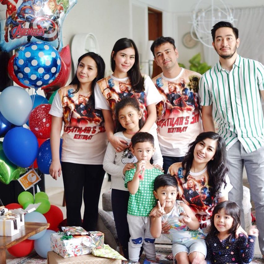 9 Potret ultah Rafathar, serba Avengers hingga berbagi ke panti asuhan