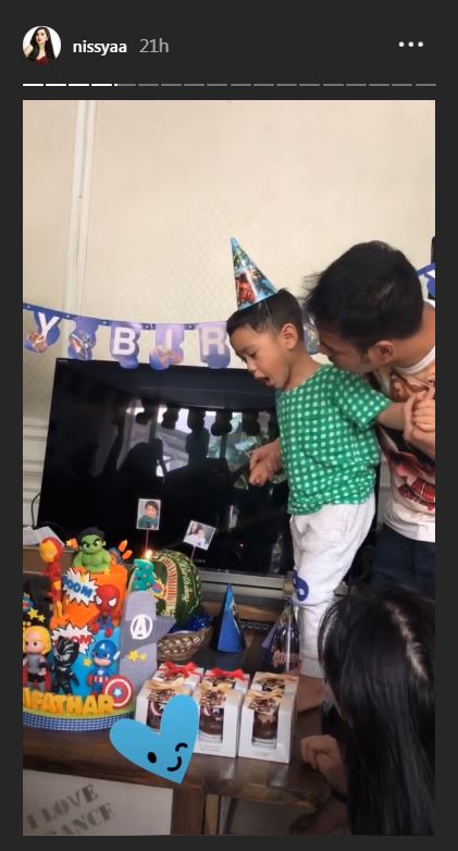 9 Potret ultah Rafathar, serba Avengers hingga berbagi ke panti asuhan