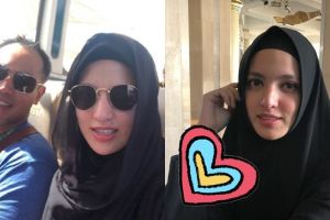 9 Potret Nia Ramadhani & suami ibadah haji, penampilannya tuai kritik