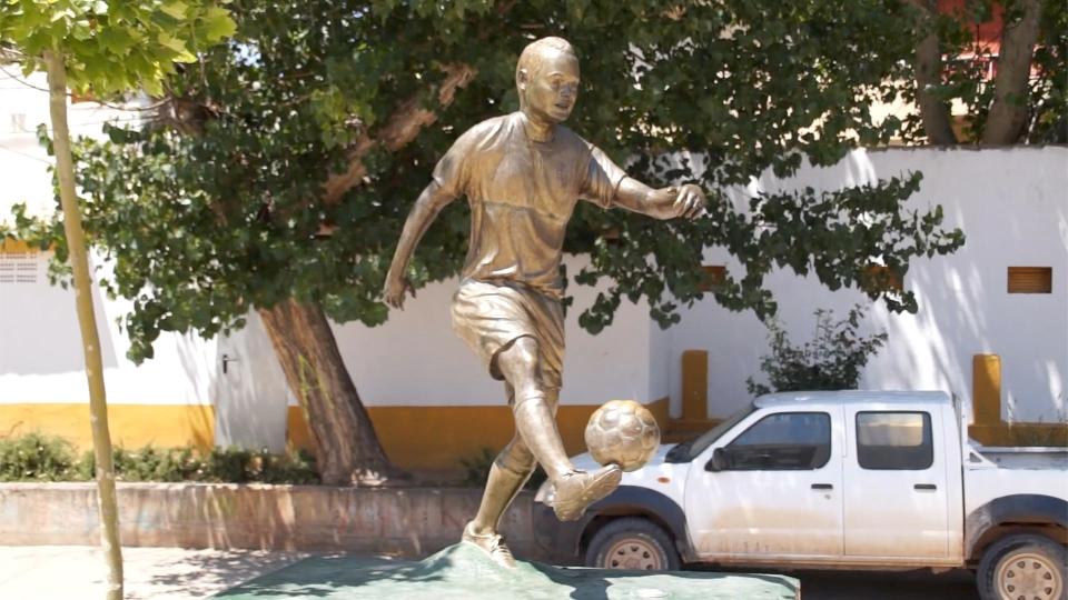 Hargai jasa Iniesta di sepak bola, ini kejutan yang dibikin di desanya