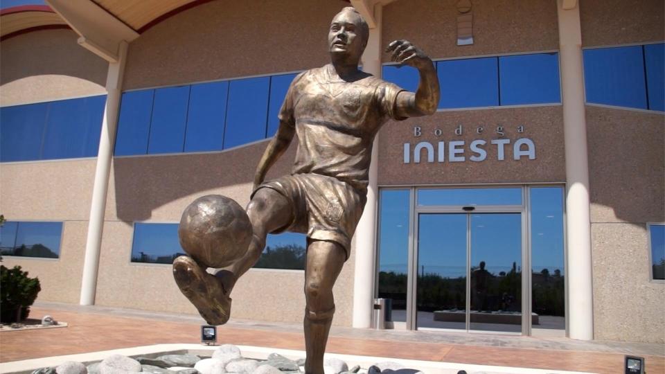 Hargai jasa Iniesta di sepak bola, ini kejutan yang dibikin di desanya