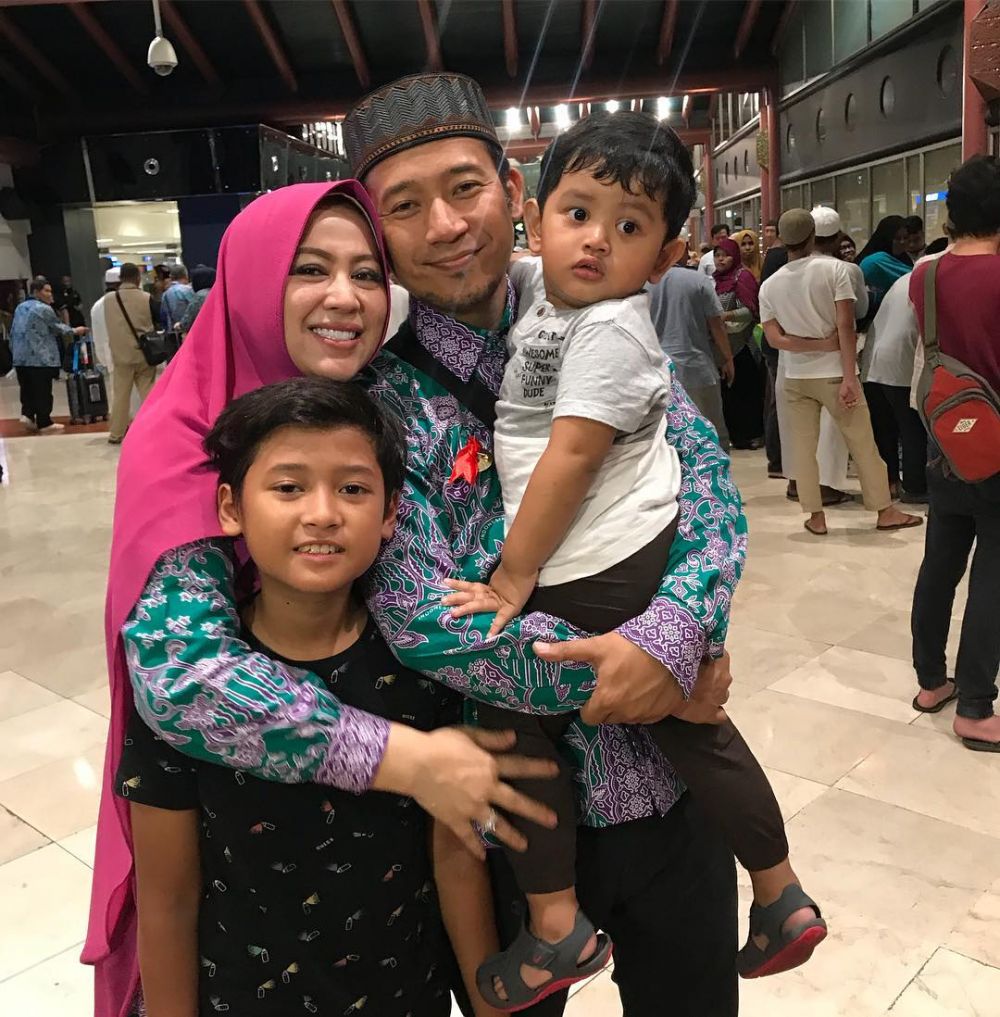 4 Seleb ini jalankan ibadah haji 2018, penuh harapan dan doa