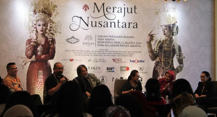 Fashion show ini menampilkan kebaya Nusantara dengan tampilan kekinian