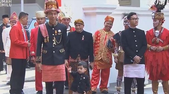5 Tingkah lucu Jan Ethes ikut Jokowi upacara HUT RI, bikin salah fokus