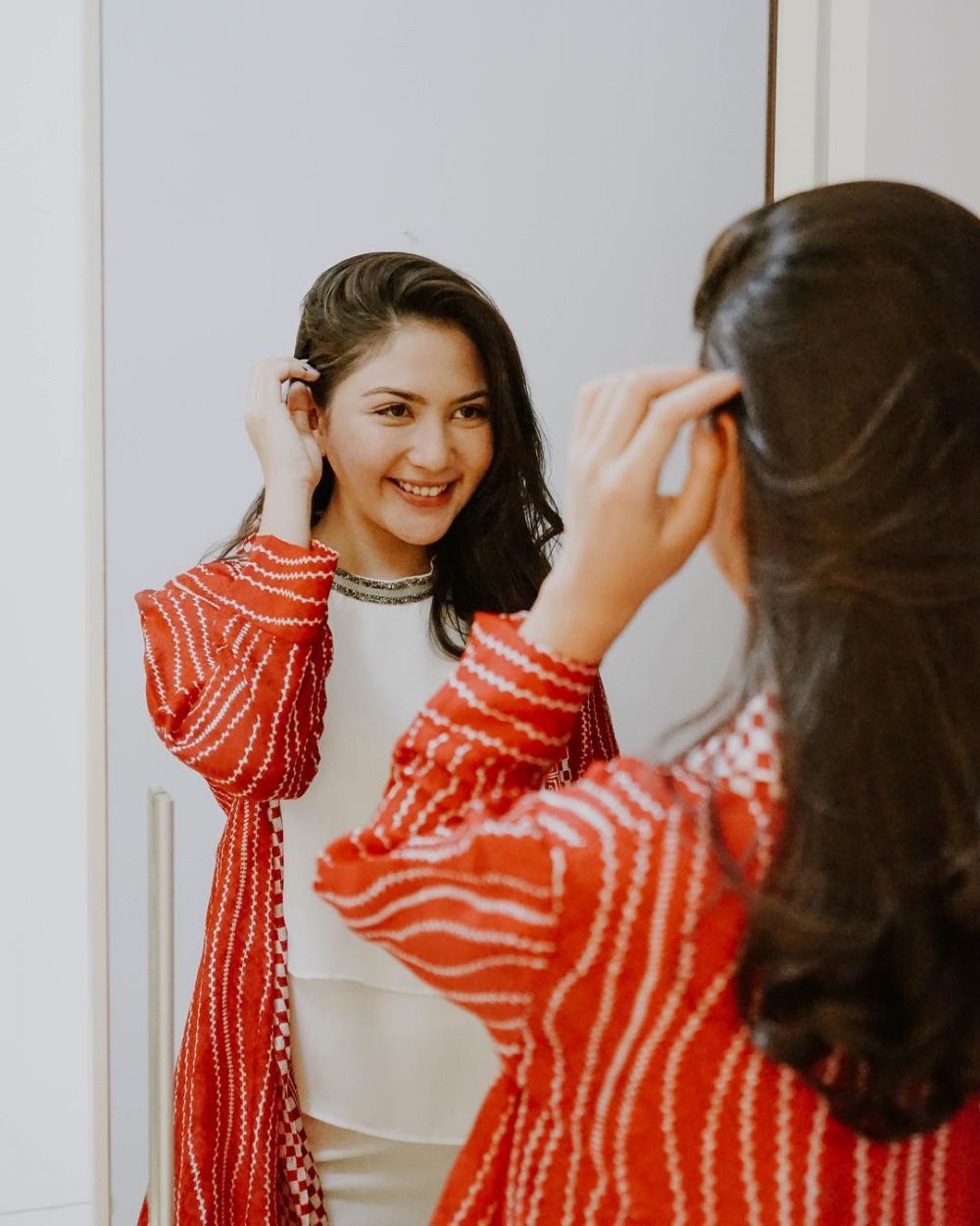 Penampilan 10 seleb cantik foto tema kemerdekaan, serba merah putih