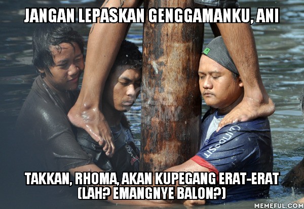 10 Meme beratnya perjuangan panjat pinang ini bikin nyengir baper
