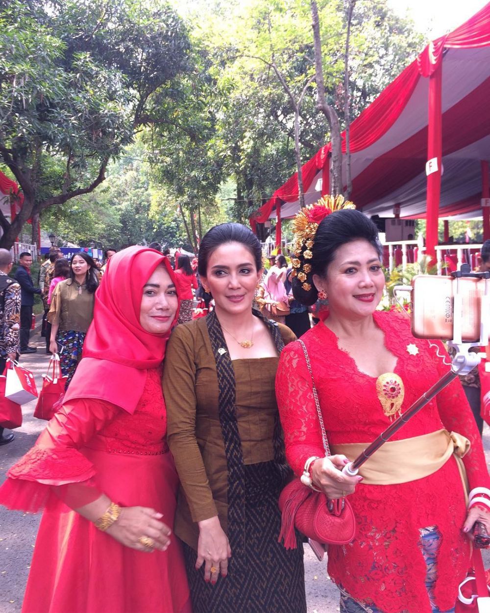 Intip busana 16 seleb saat hadiri upacara HUT ke-73 RI, kental budaya