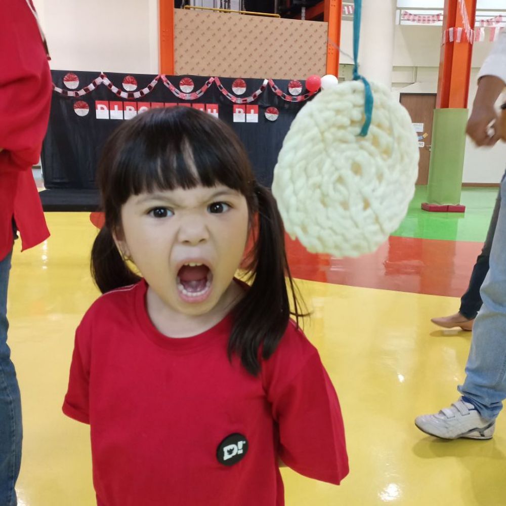 7 Potret keseruan seleb ikutan lomba 17 Agustus, ada yang juara nih