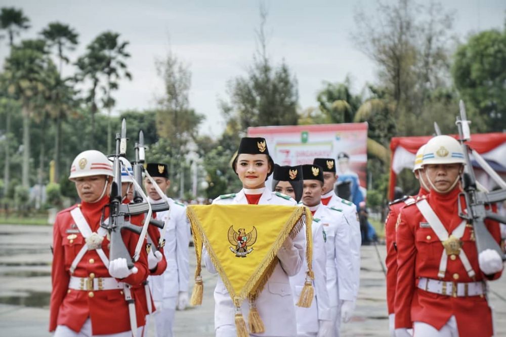Pesona 12 pembawa bendera upacara HUT RI 2018 dari berbagai daerah