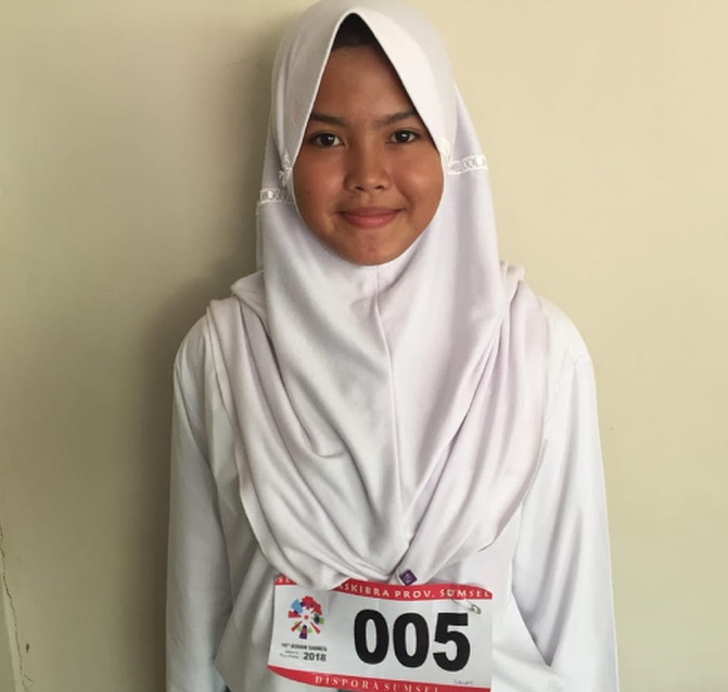 9 Potret Zanati Tahta, si cantik pembawa baki penurunan bendera HUT RI