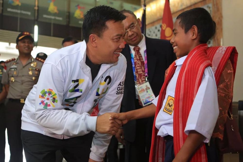 10 Momen pertemuan Joni dan Menpora, diberi maskot & jaket Asian Games