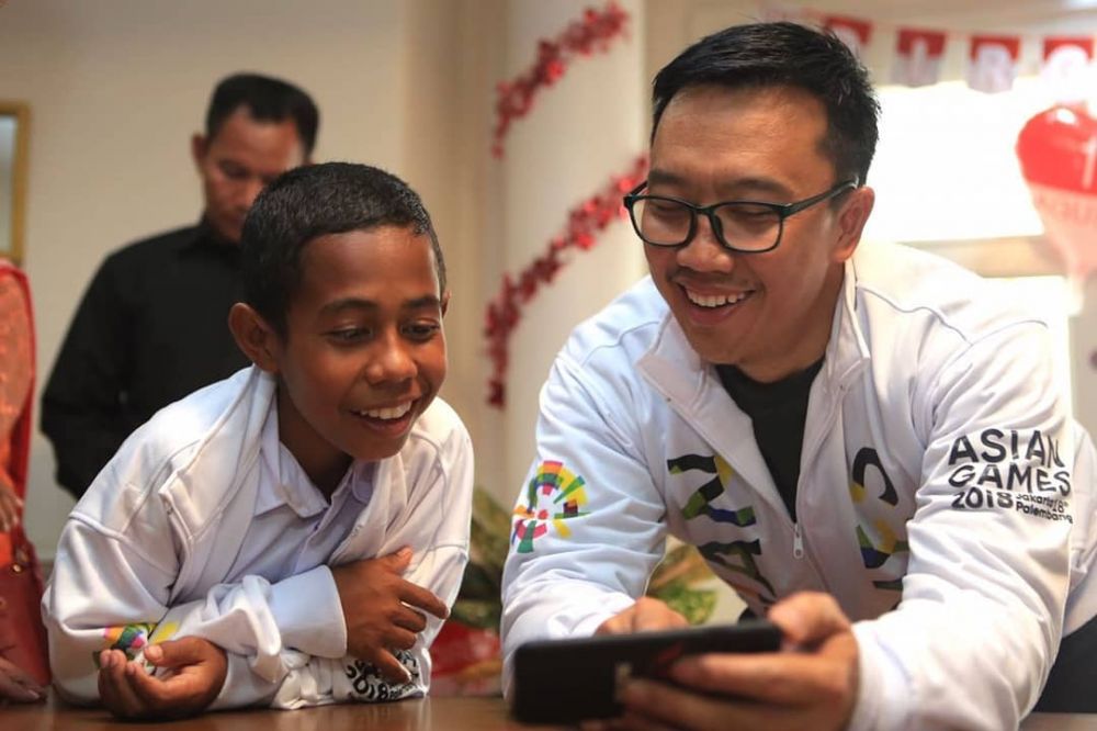 10 Momen pertemuan Joni dan Menpora, diberi maskot & jaket Asian Games