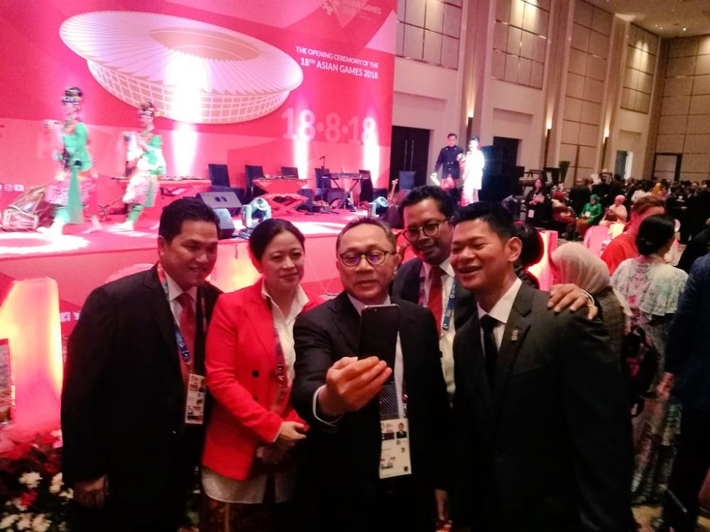 5 Gaya politisi nonton bareng pembukaan Asian Games 2018, akrab banget