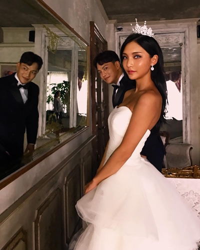 Identik putih, ini 10 pesona Jella beauty vlogger Korea berkulit gelap