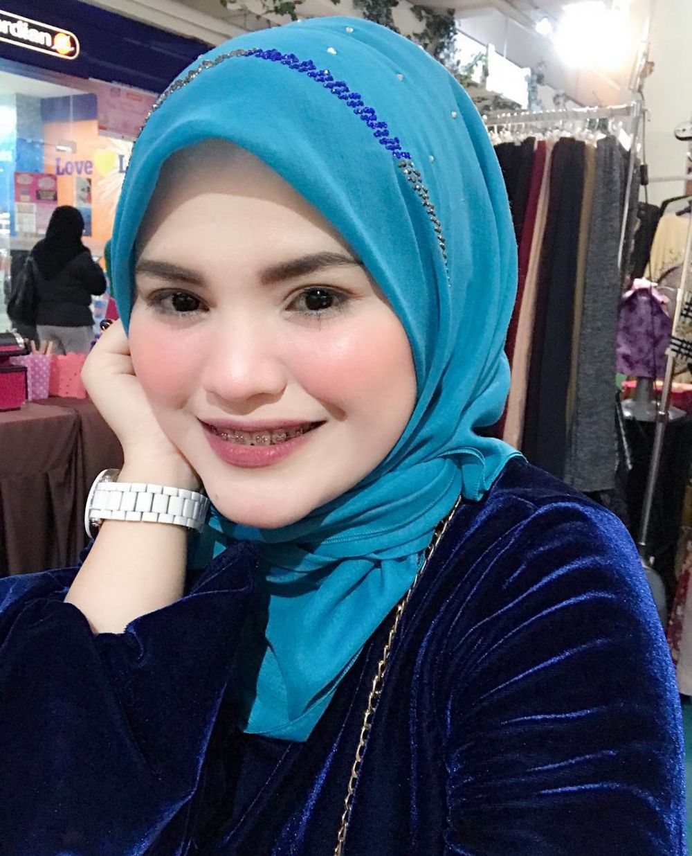 Kenalan sama Yus Amina Zawizah, hijabers cantik pecinta Hello Kitty 