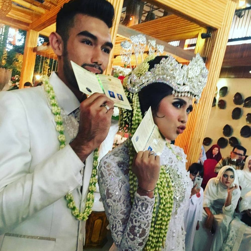 Dari akad sampai resepsi, 10 momen pernikahan Raya Kitty 'Anak Langit'