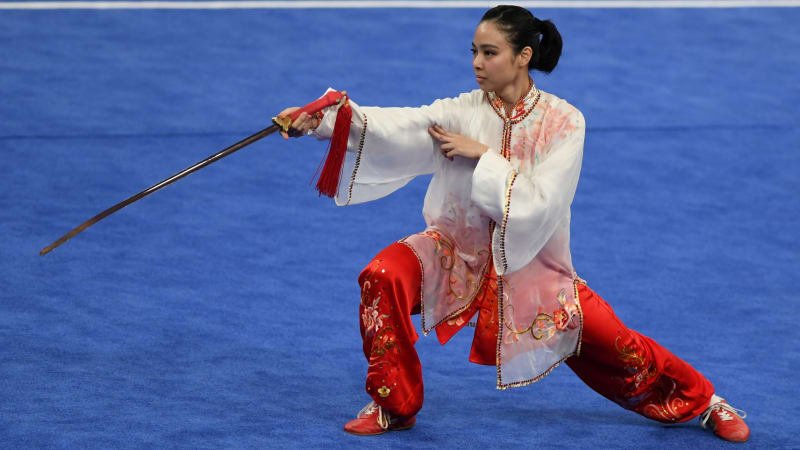 Lindswell raih emas, begini deretan prestasi si cantik Ratu Wushu Asia