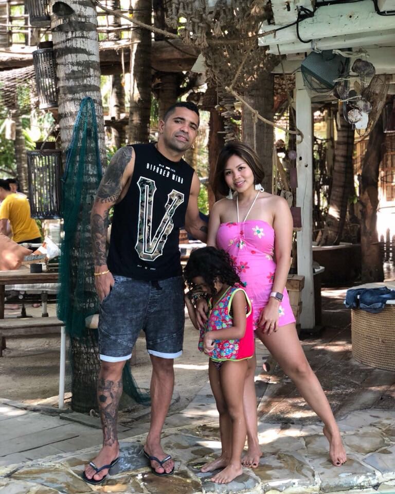 8 Pesona Rosmala Dewi, istri cantik pesepak bola Beto Goncalves