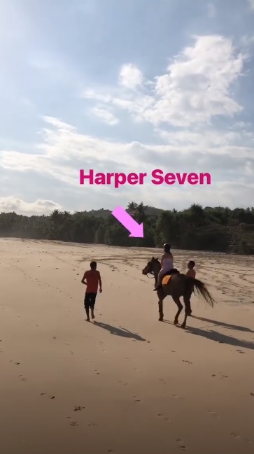 9 Potret keluarga David Beckham liburan sekaligus aksi sosial di Sumba