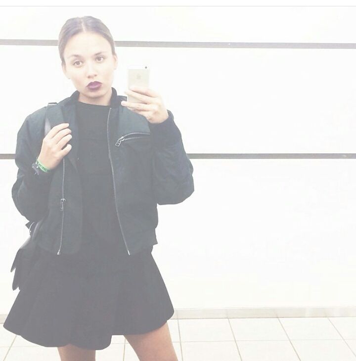 8 Potret seksi Carmen Rowena, istri Lilipaly pencetak gol Timnas di AG