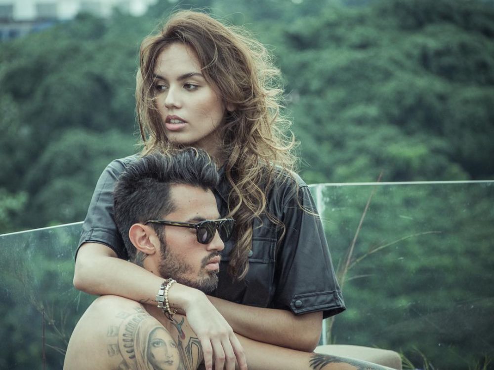 8 Potret seksi Carmen Rowena, istri Lilipaly pencetak gol Timnas di AG