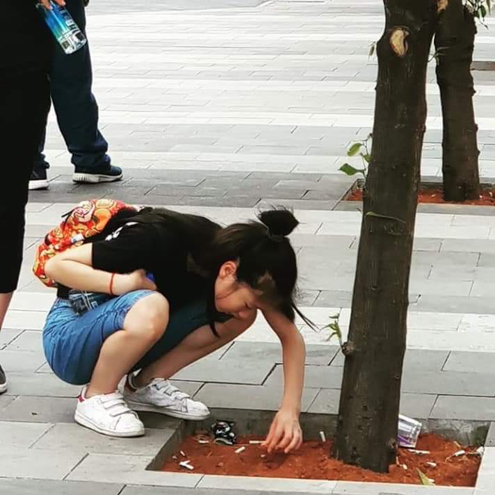 'Tamparan' bagi Indonesia, suporter Jepang punguti puntung rokok di AG