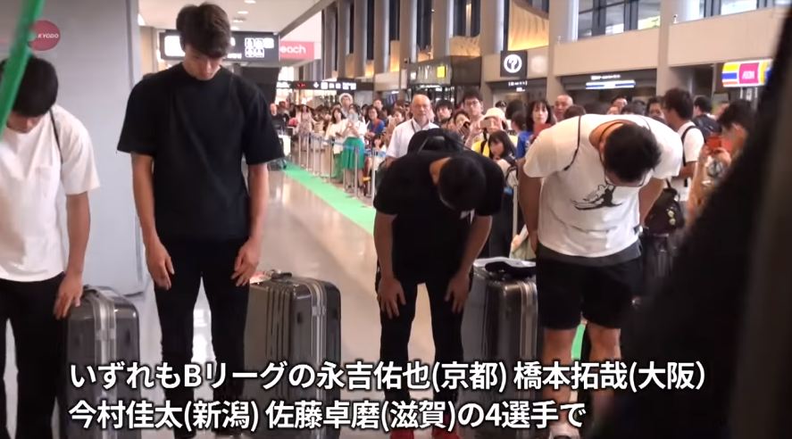 Begini sambutan warga saat 4 atlet bola basket Jepang tiba di bandara