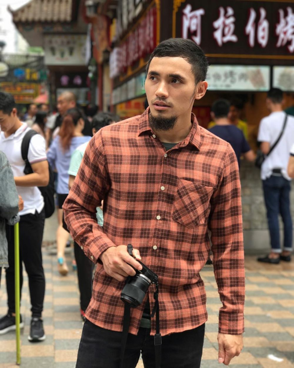 10 Potret ganteng Achmad Hulaefi, kekasih Ratu Wushu Indonesia