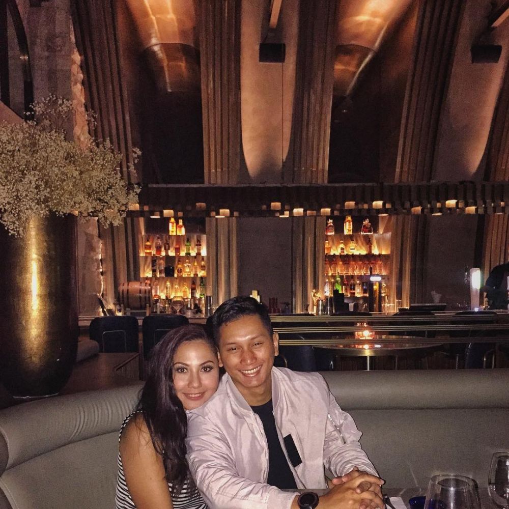 5 Pesinetron cantik ini punya pasangan lebih muda, ada beda 16 tahun