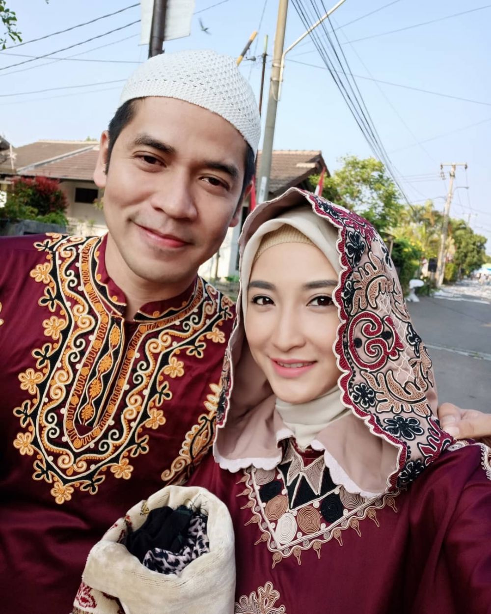 Gaya 12 seleb rayakan Idul Adha, kompak bareng keluarga nih 