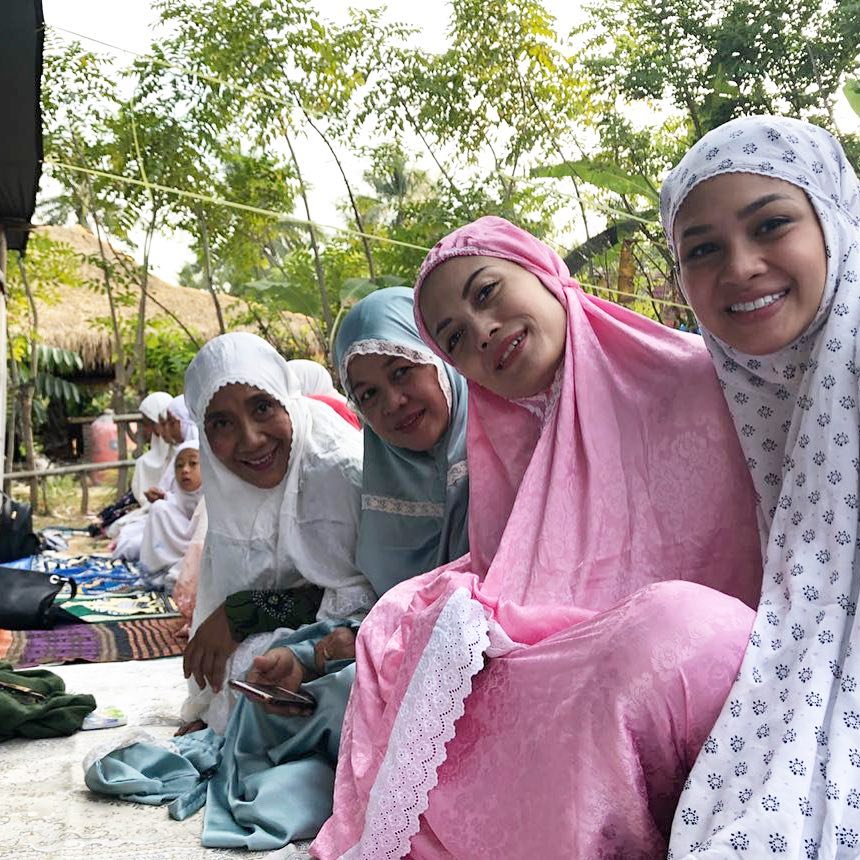 Gaya 12 seleb rayakan Idul Adha, kompak bareng keluarga nih 