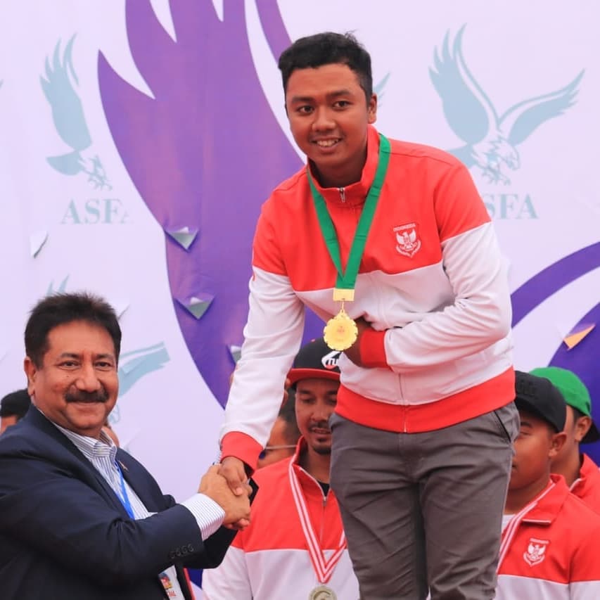 Tim paralayang putra raih emas, salah satunya mantan pelipat parasut