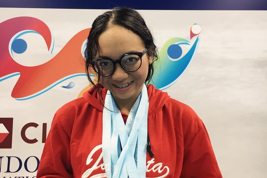 11 Potret Naima Syeeda, atlet renang indah di AG sepupu Acha Septriasa