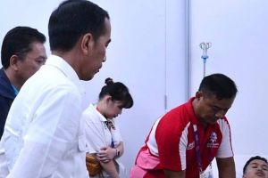 Datangi ruang perawatan, Jokowi puji perjuangan Ginting di lapangan