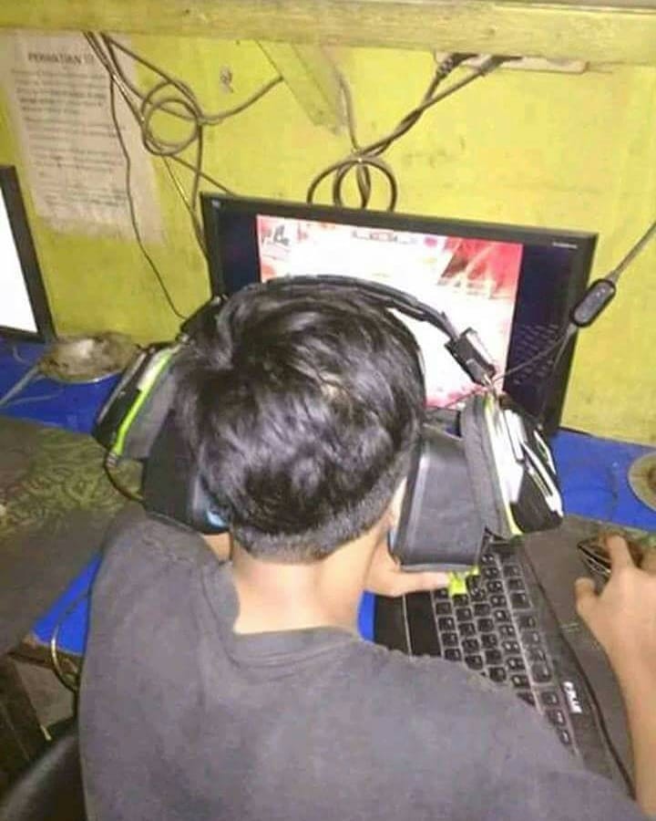 8 Potret totalitas para gamer ini bikin kamu ngakak sampai game over