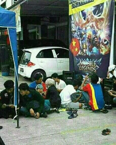 8 Potret totalitas para gamer ini bikin kamu ngakak sampai game over