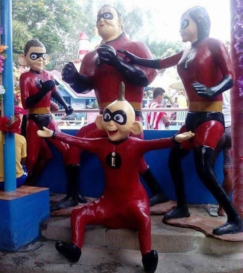 Cuma di Indonesia, 9 patung superhero ini bentuknya bikin tepuk jidat