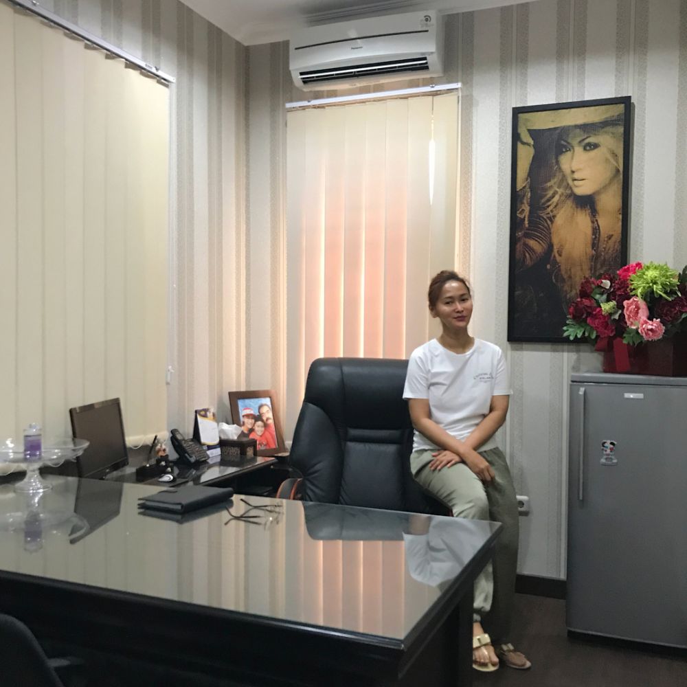 Bergaya minimalis, begini 10 potret ruang kerja Inul Daratista