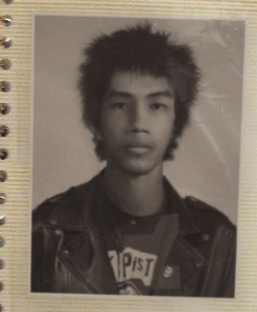 Beredar foto lawas pria mirip Jokowi berambut punk, ini klarifikasinya