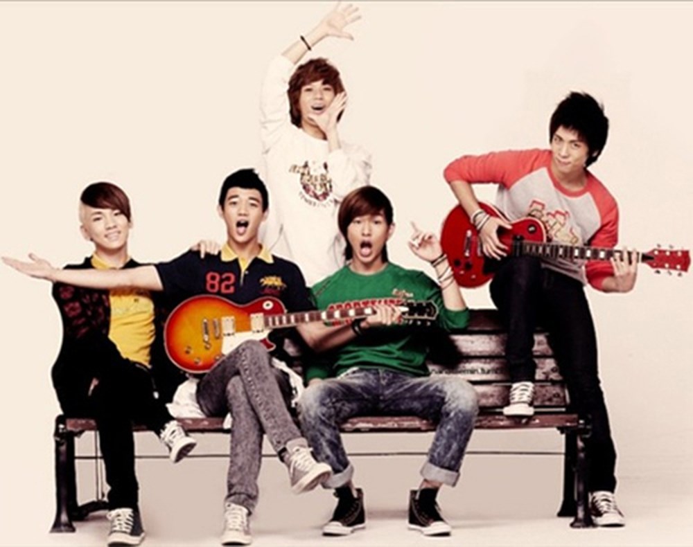 Pemotretan 12 idol K-Pop ini bukti hasil Photoshop tak selalu sempurna