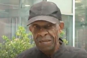 Istri sakit kanker otak, kakek 98 tahun ini jalan 10 km setiap hari