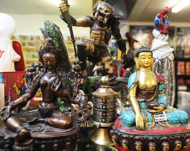 Kisah pria koleksi 200 ribu komik ini bakal bikin kamu terkagum-kagum